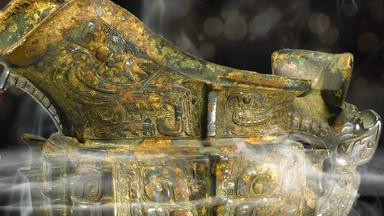 商晚期青铜器饕餮夔龙纹觥